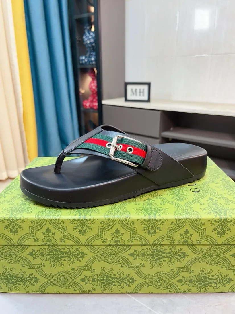 Men's Men's Shoes💰300🌸🌸【GUCCI New Style】This slipper is made of GG polyester fiber and is decorated with the Gucci label on the front, adding a bold logo feel to the style. "Gucci Made in Italy" stamped label Rubber sole Flat Made in Italy Men's sizes 39 to 45, (46. Customized